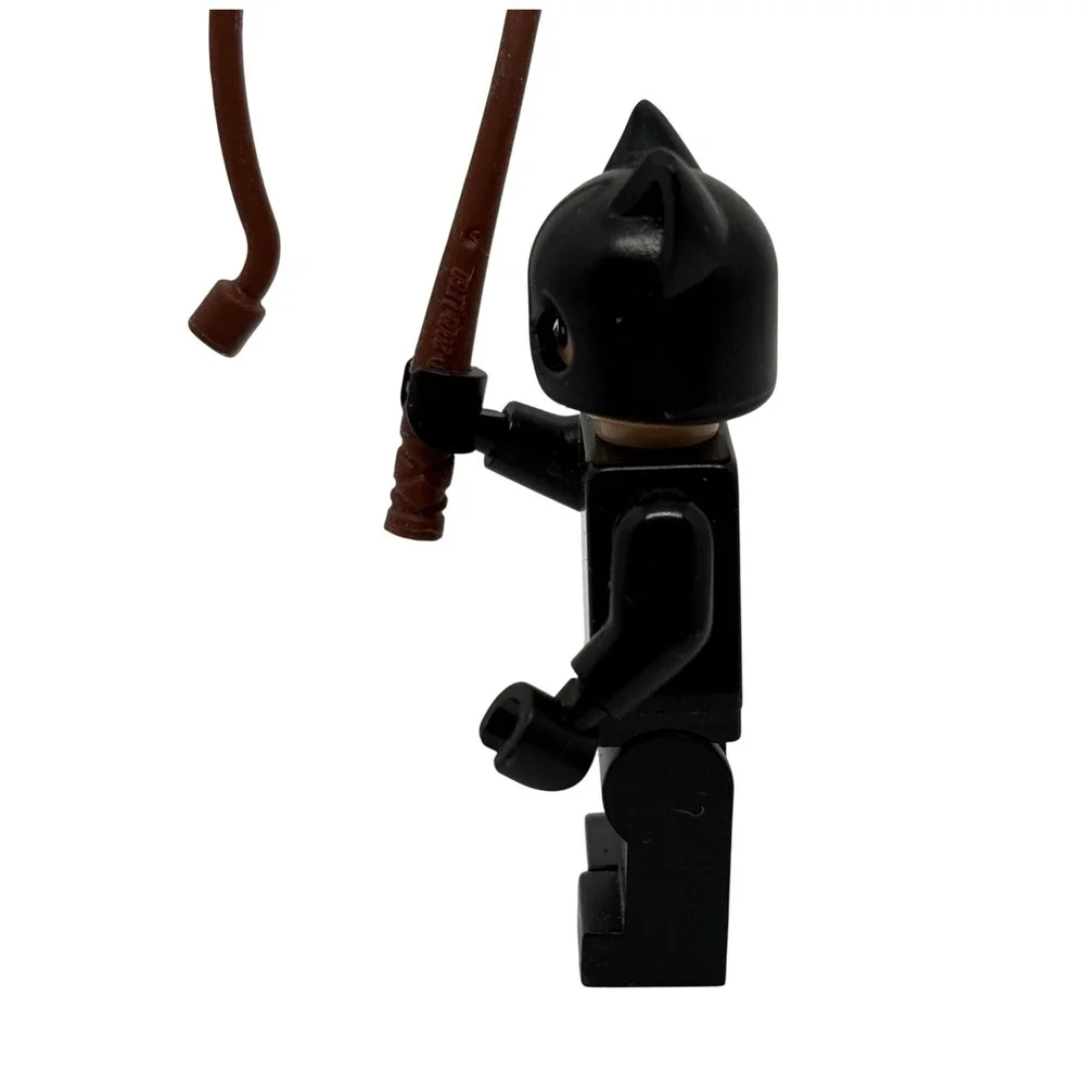 LEGO DC Super Heroes Catwoman Minifigure Batman Purple Black Suit with Whip